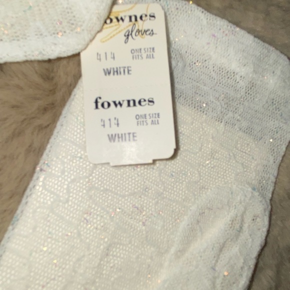 Vtg 1950's Fownes White Lace Gloves w/ Opalescent Pink Tinsel OS BNWT - Picture 8 of 8